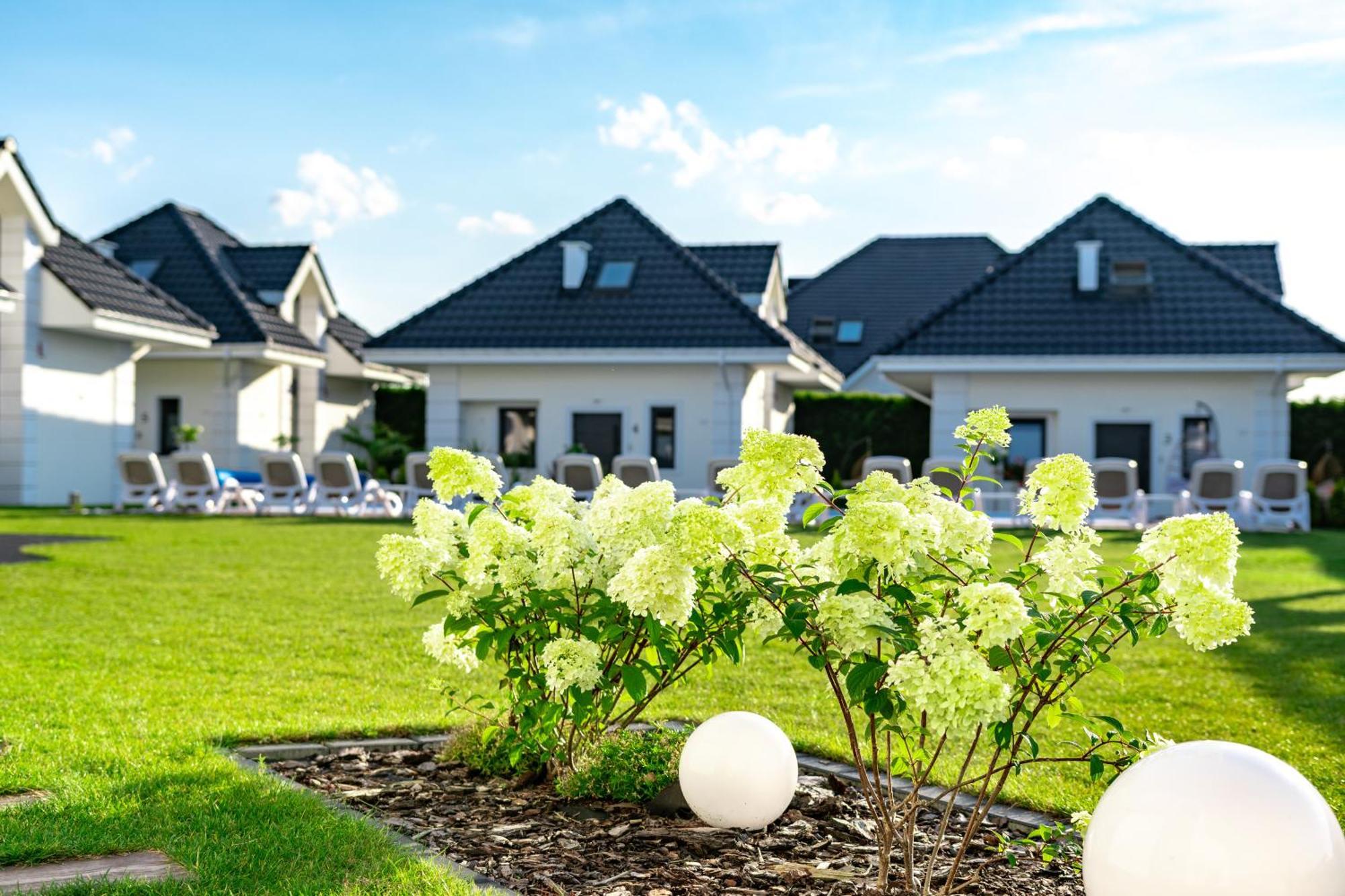 Family Resort Ustka - Domki Dwupoziomowe Z Basenem Buitenkant foto
