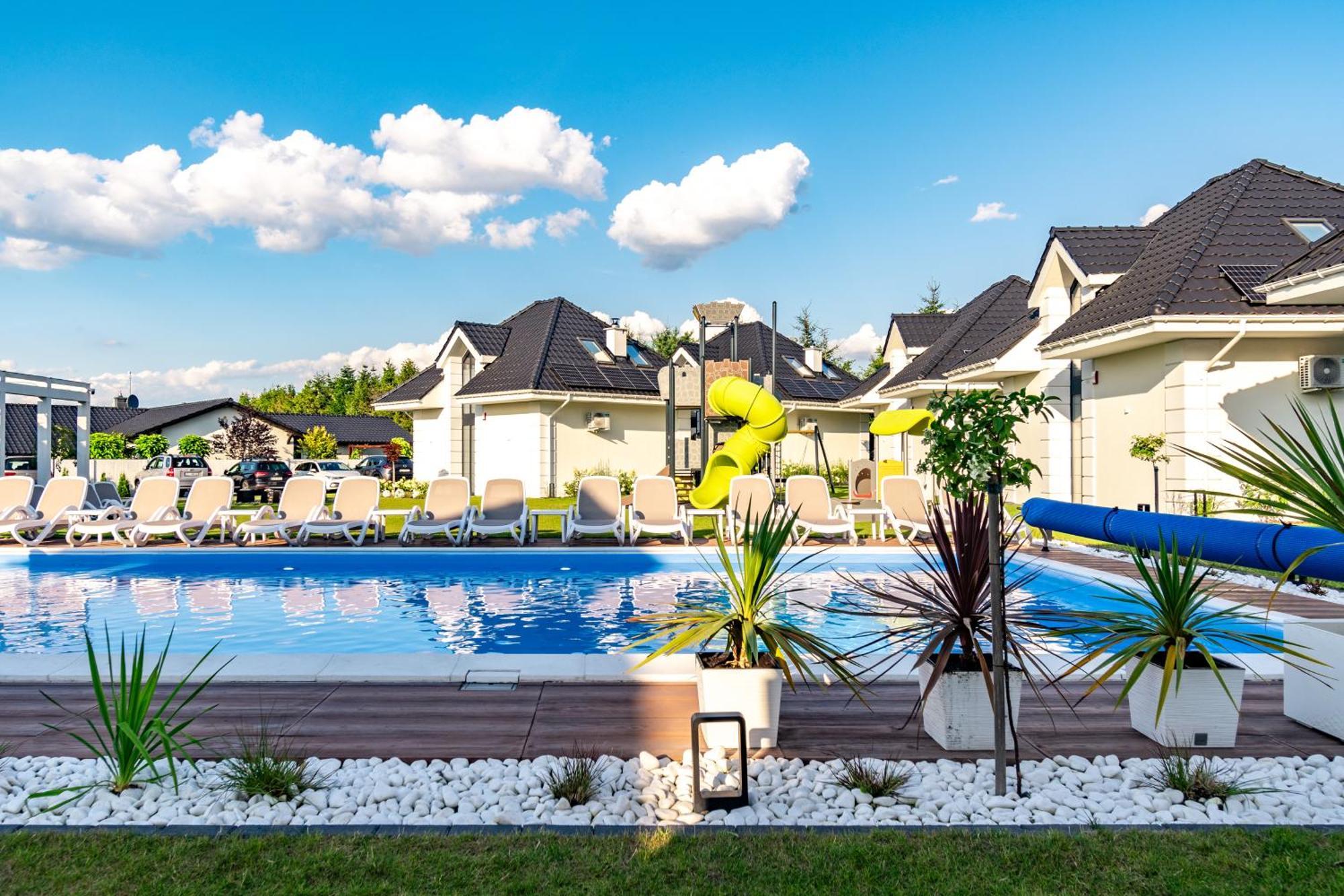 Family Resort Ustka - Domki Dwupoziomowe Z Basenem Buitenkant foto
