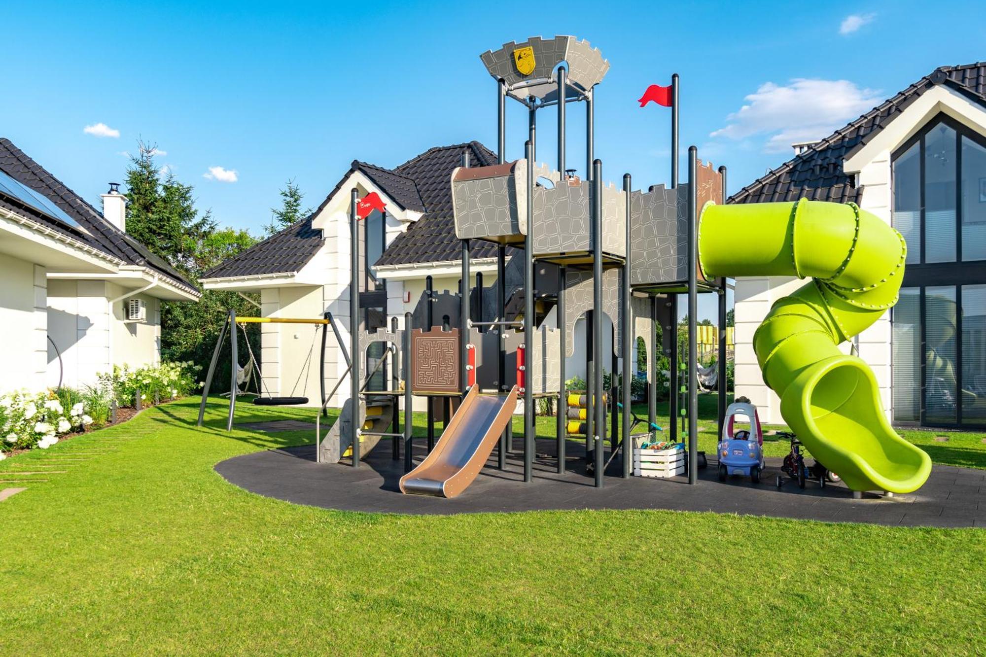 Family Resort Ustka - Domki Dwupoziomowe Z Basenem Buitenkant foto